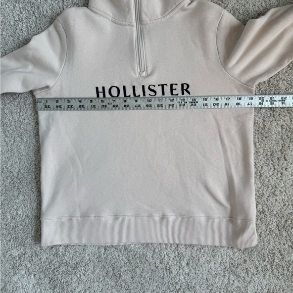 Hollister Cream Turtleneck Sweatshirt Cozy and Stylish - Picture 5 of 6
